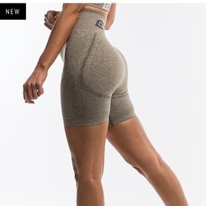 ECHT ARISE SHORTS - Khaki